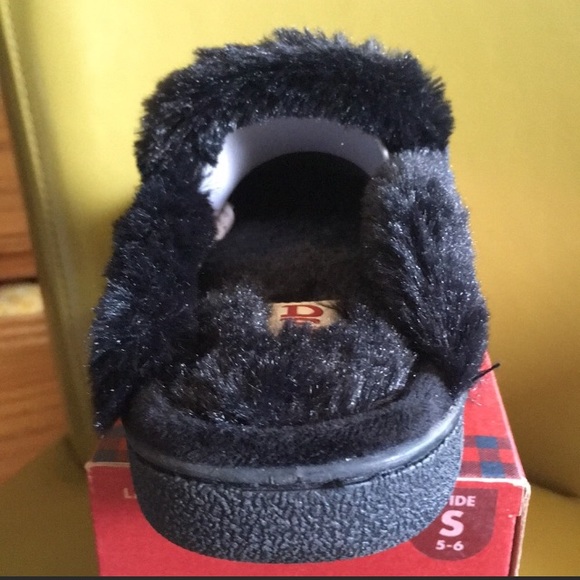 Memory foam, no slip faux fur slippers ONLY $7 when bundles W/4 or more items! - Picture 8 of 10